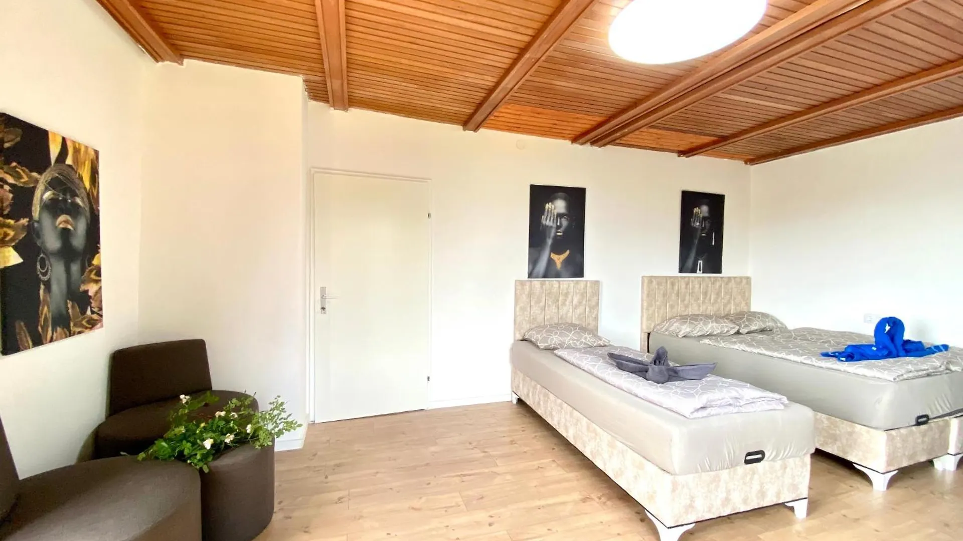 Homestay Family Room In Am Schopfwerk Area Vienna