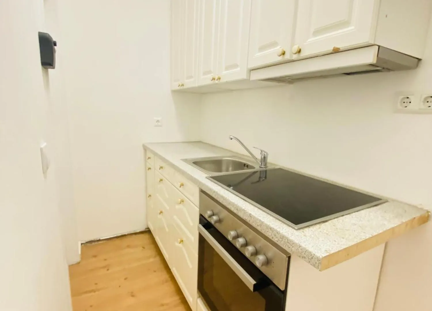 Homestay Family Room In Am Schopfwerk Area Vienna