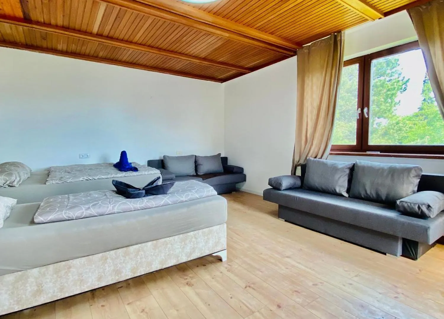 Family Room In Am Schopfwerk Area Vienna Homestay